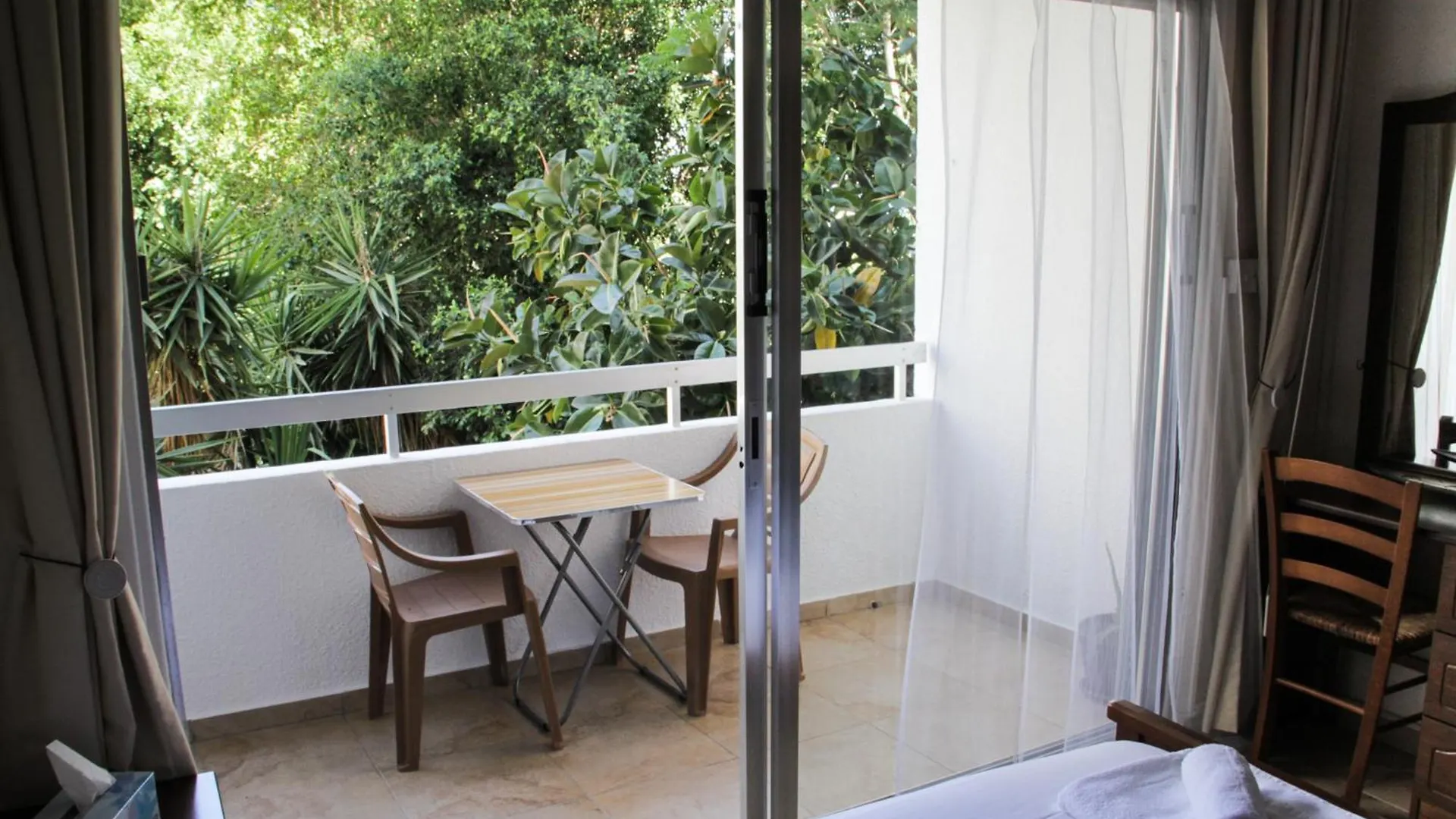 Piale Palms Makenzie Beach Front Apartment, Λάρνακα