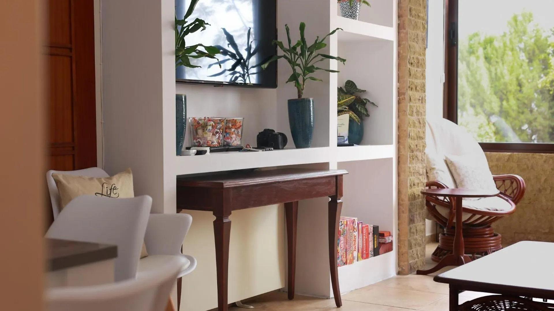 Piale Palms Makenzie Beach Front Apartment, Λάρνακα 0*,  Κύπρος